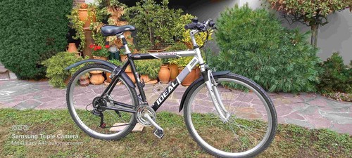 Trekking fahrrad der marke - trekking,